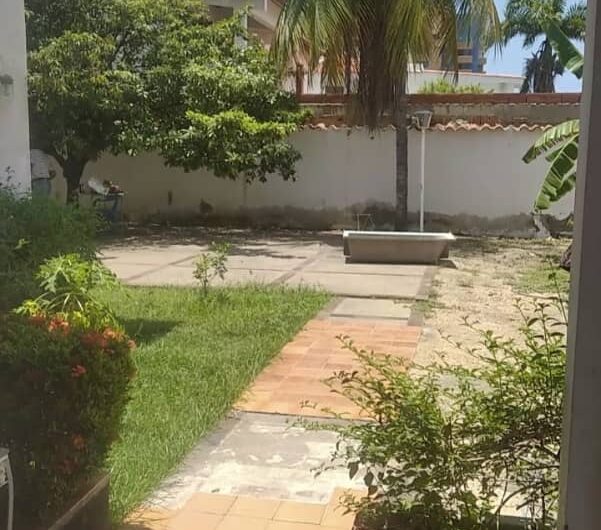 CASA DOS NIVELES URB. MORRO III LECHERIA