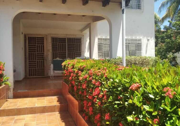 CASA DOS NIVELES URB. MORRO III LECHERIA