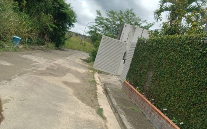 CASA DE 2 NIVELES. URB. BOSQUES DE LA LAGUNITA, EL HATILLO