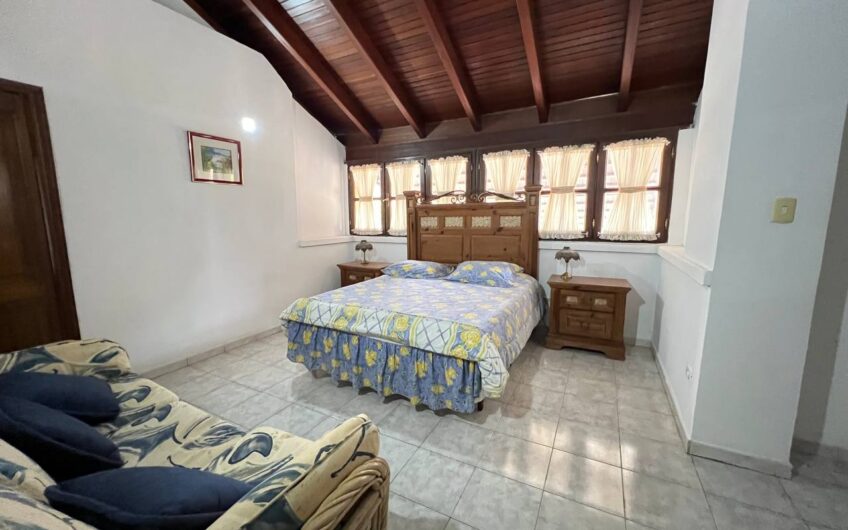 TOWN HOUSE EN ALQUILER C.R. VILLA LE CHAPEAU