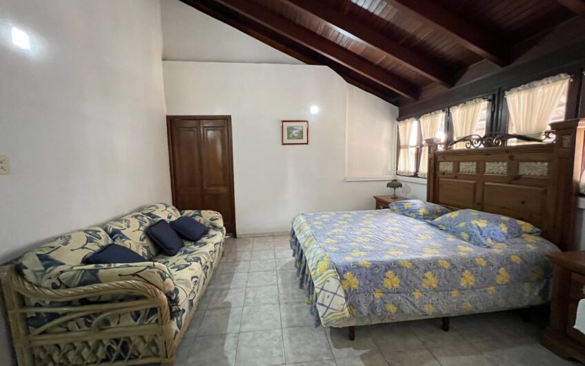 TOWN HOUSE EN ALQUILER C.R. VILLA LE CHAPEAU