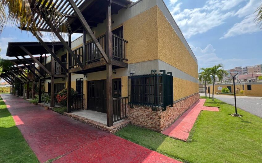 TOWN HOUSE EN ALQUILER C.R. VILLA LE CHAPEAU